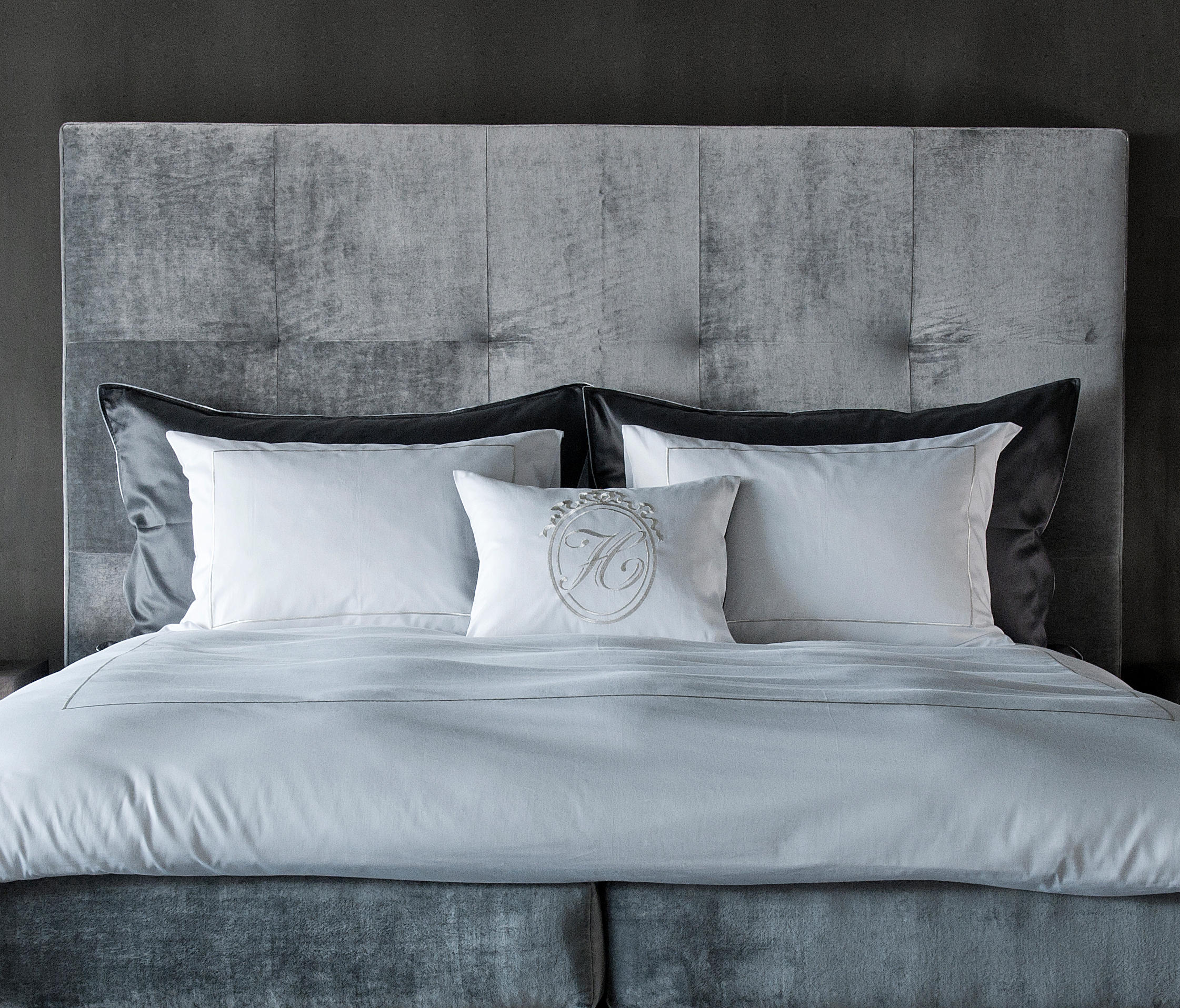 Square headboard & designer furniture | Architonic