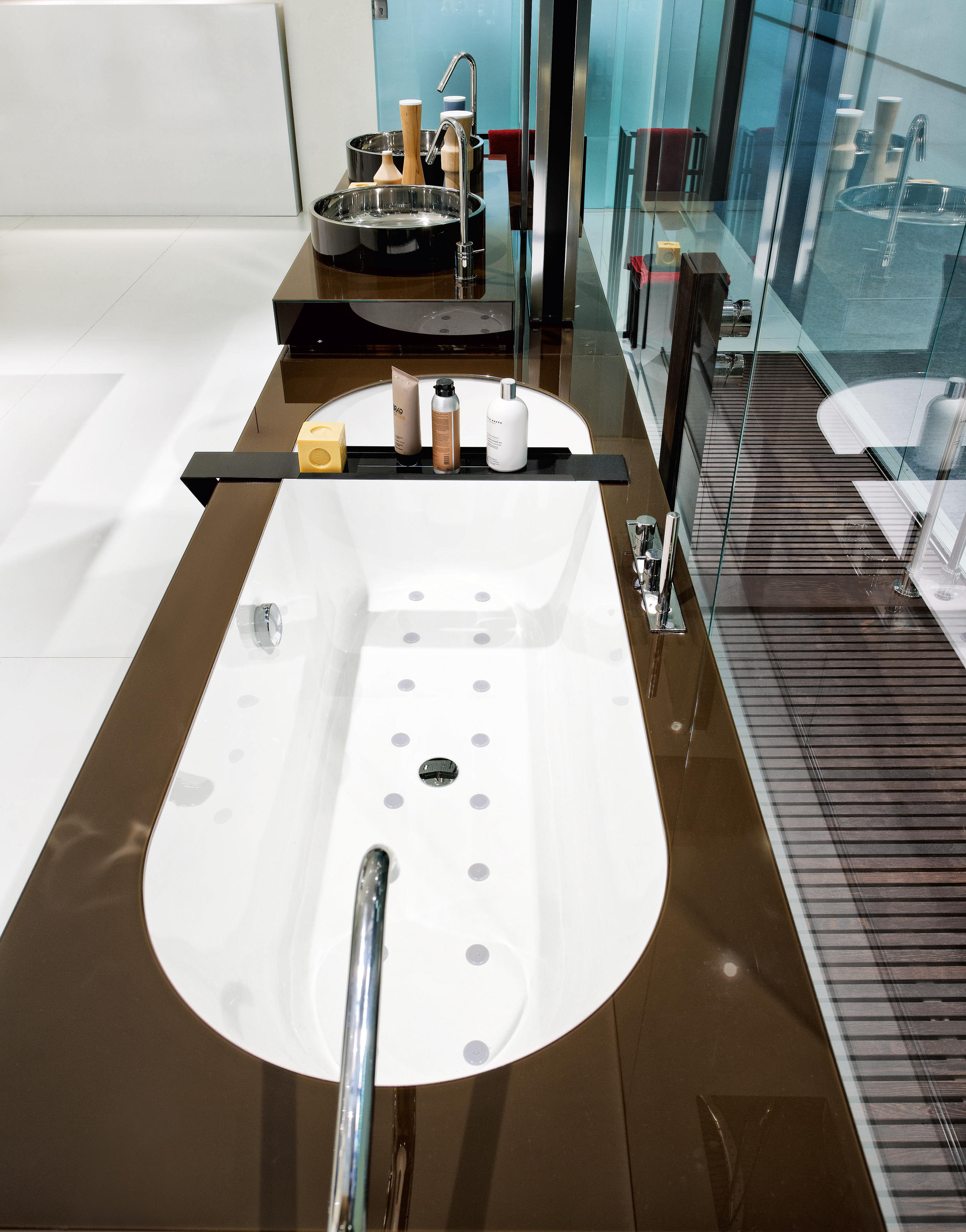 MAKRO SYSTEMS LINEAR BATHWASH BASIN Freestanding baths from MAKRO