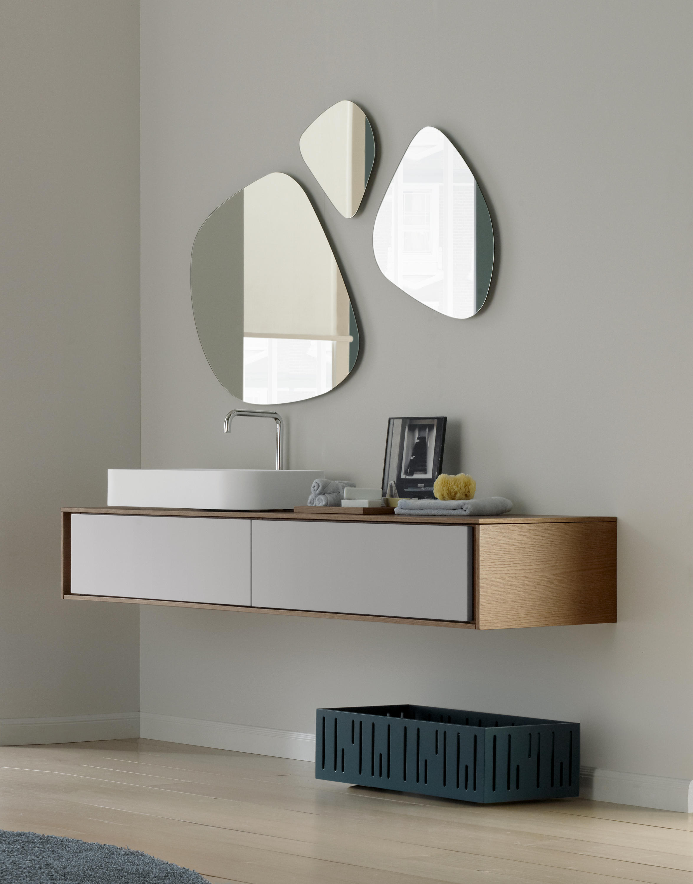 IRREGULAR-SHAPED MIRRORS