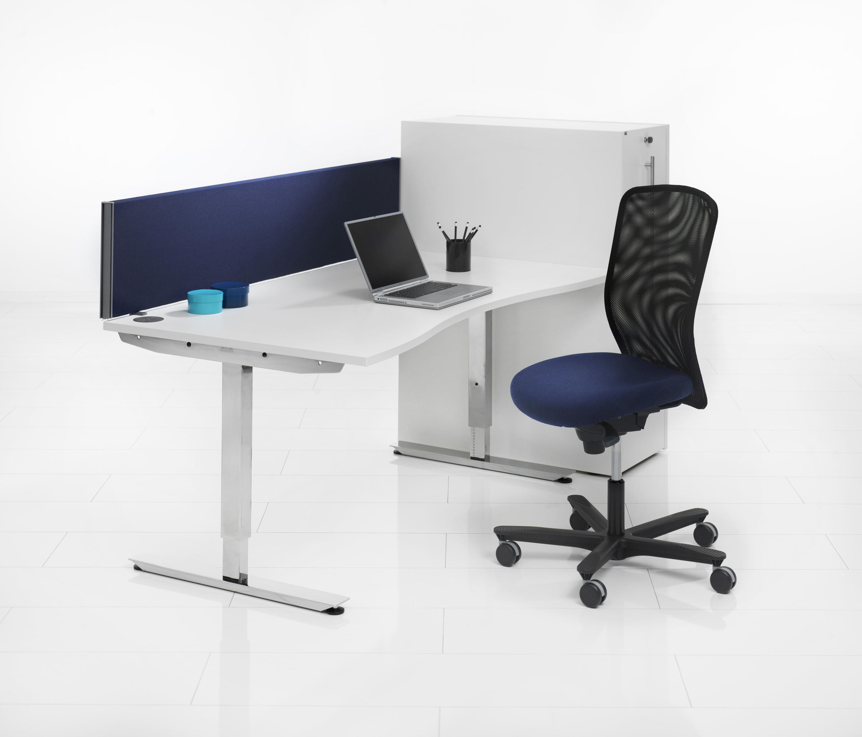 Efg Divide Desk Screen Designer Furniture Architonic