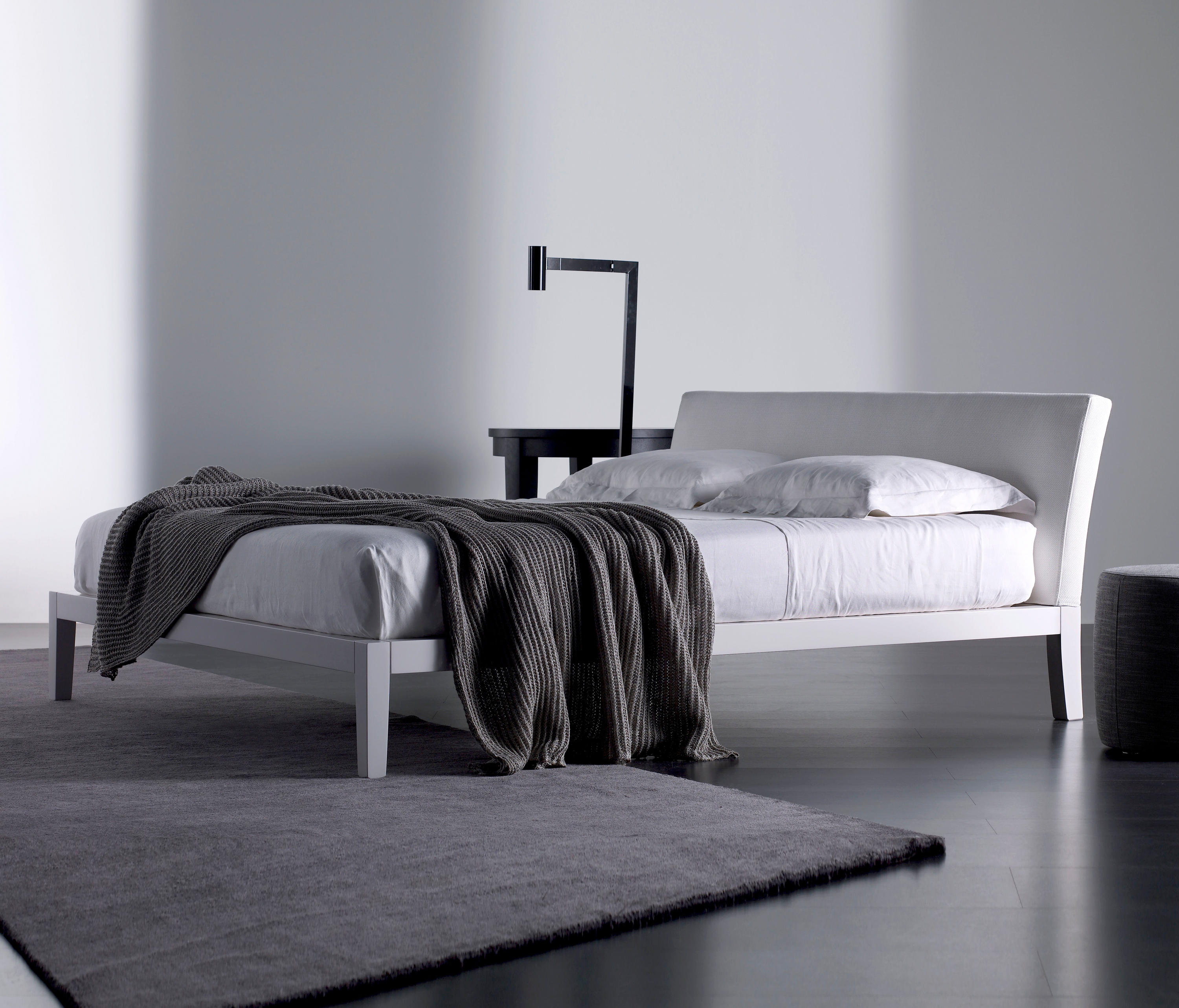 PORT BED - Beds from Meridiani | Architonic