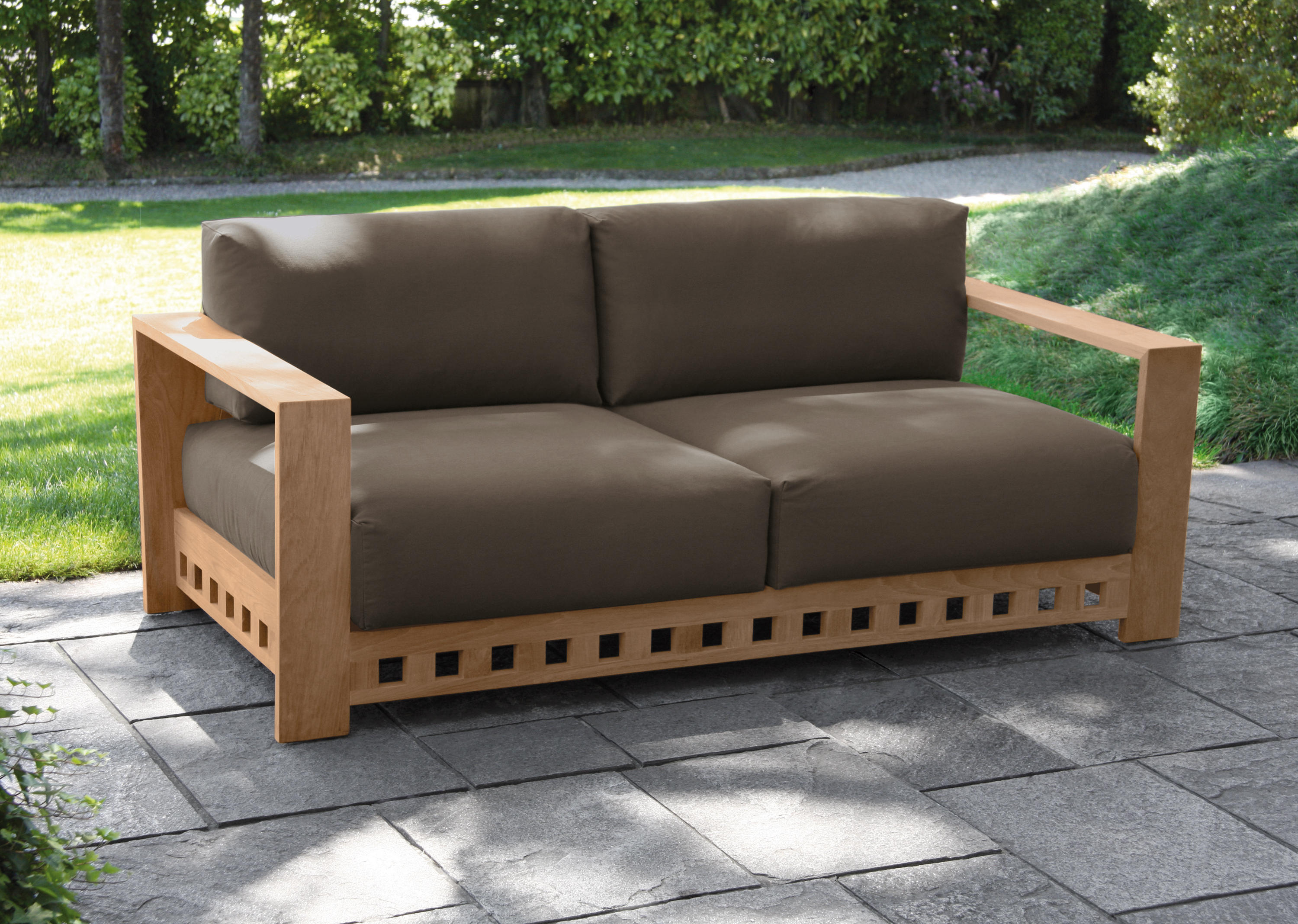 Мебель диваны деревянные. Садовый диван. Диван для дачи. Деревянный диван с подушками для дачи. Диван на деревянном каркасе.