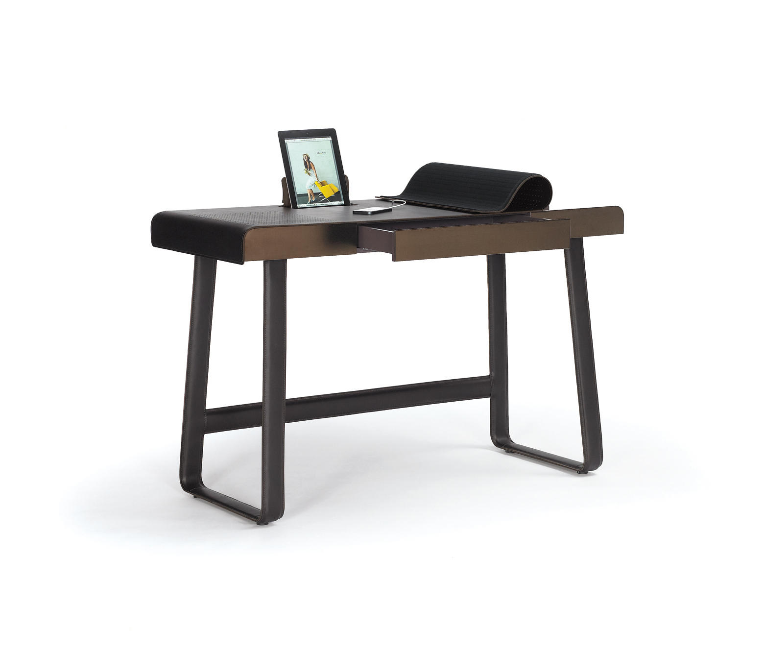 Письменный стол от Armani casa. B_Pegasus-Home-Desk-CLASSICON-GMBH-527360-relafa8cea8. Функциональный столик