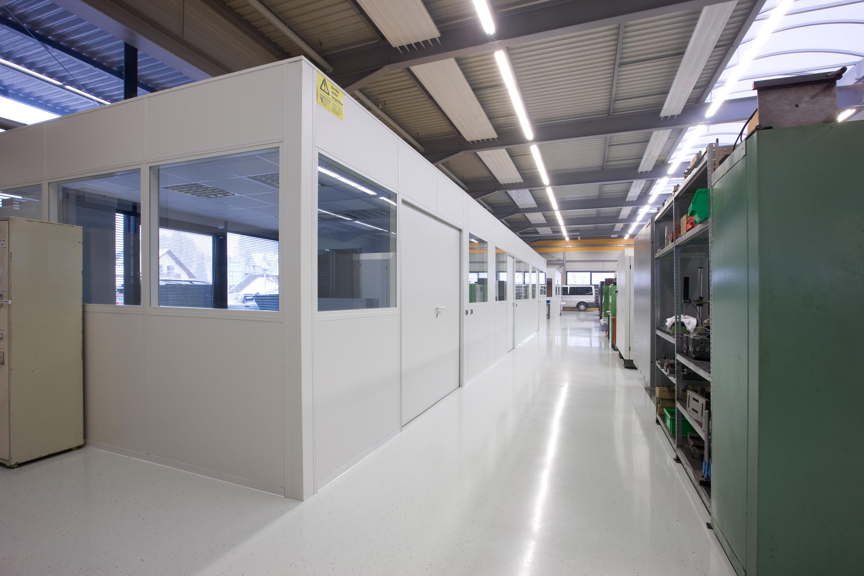 HALLENBüRO - Trennwandsysteme von Armbruster | Architonic