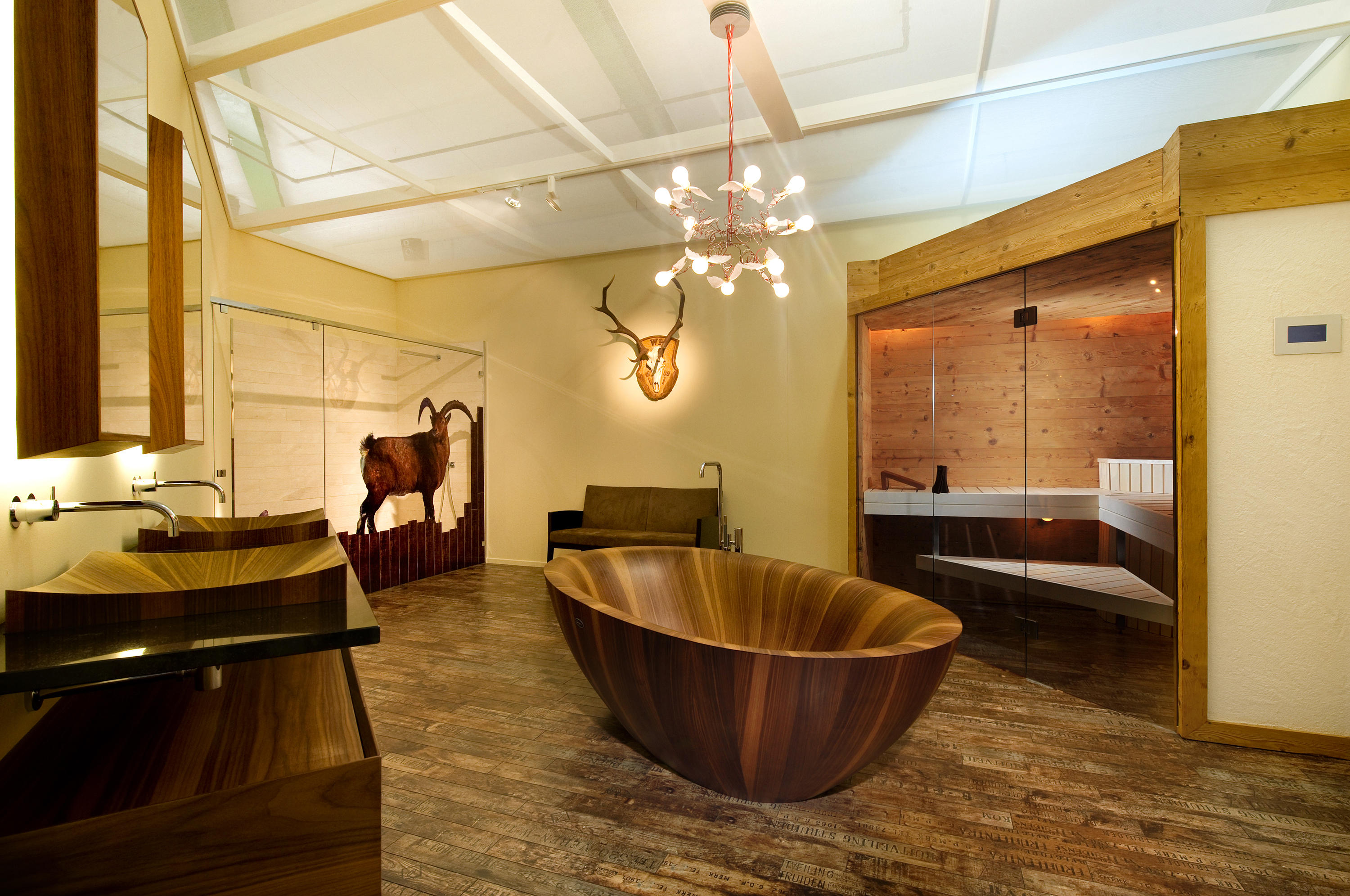 Изготовление ванных комнат. Ванна Alegna Laguna Spa дерево. Деревянная ванна. Деревянная ванна в интерьере. Дизайнерские ванны из дерева.