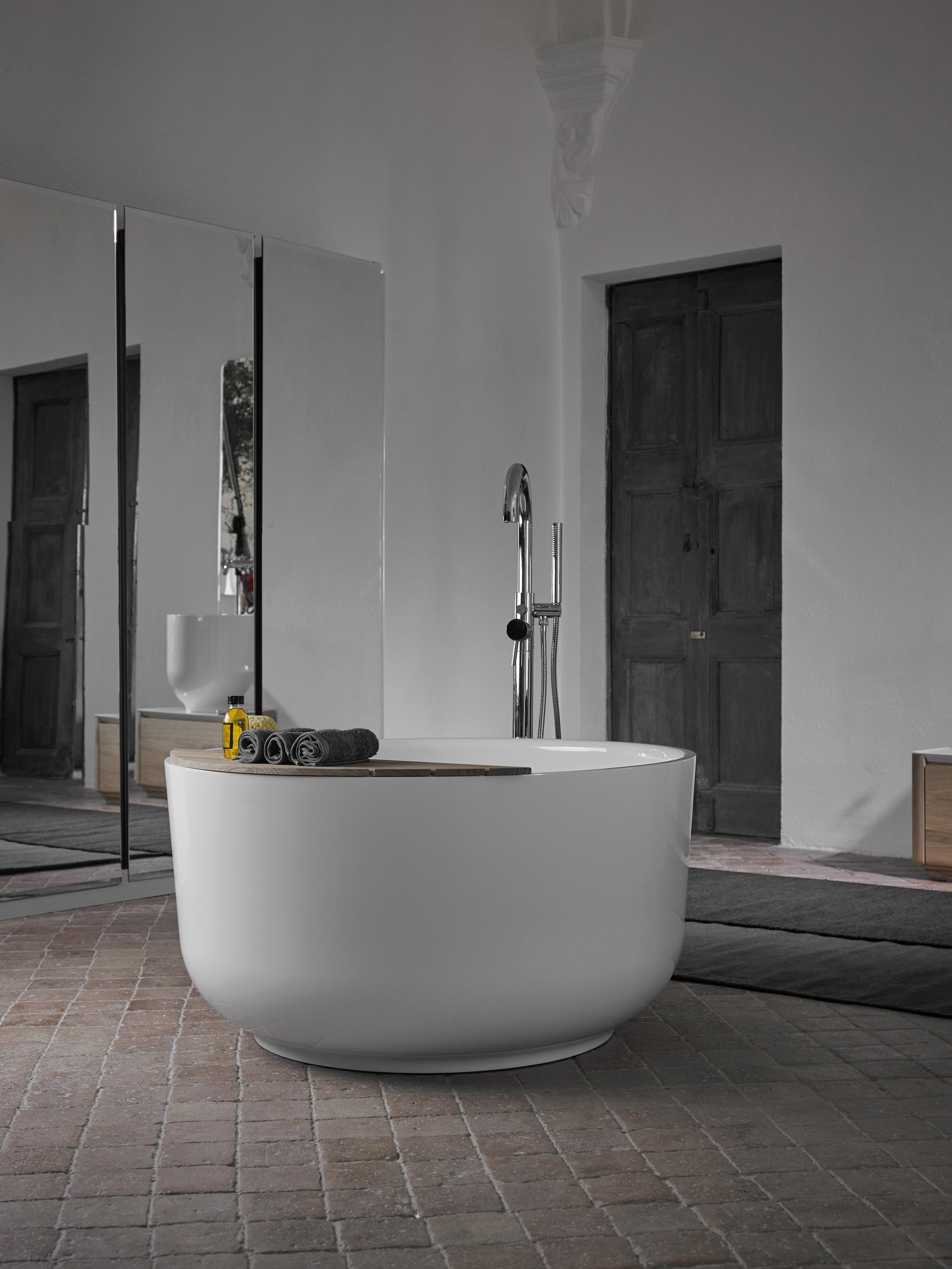 ORIGIN FREESTANDING GLOSSY CERAMILUX BATHTUB - Bathtubs ...