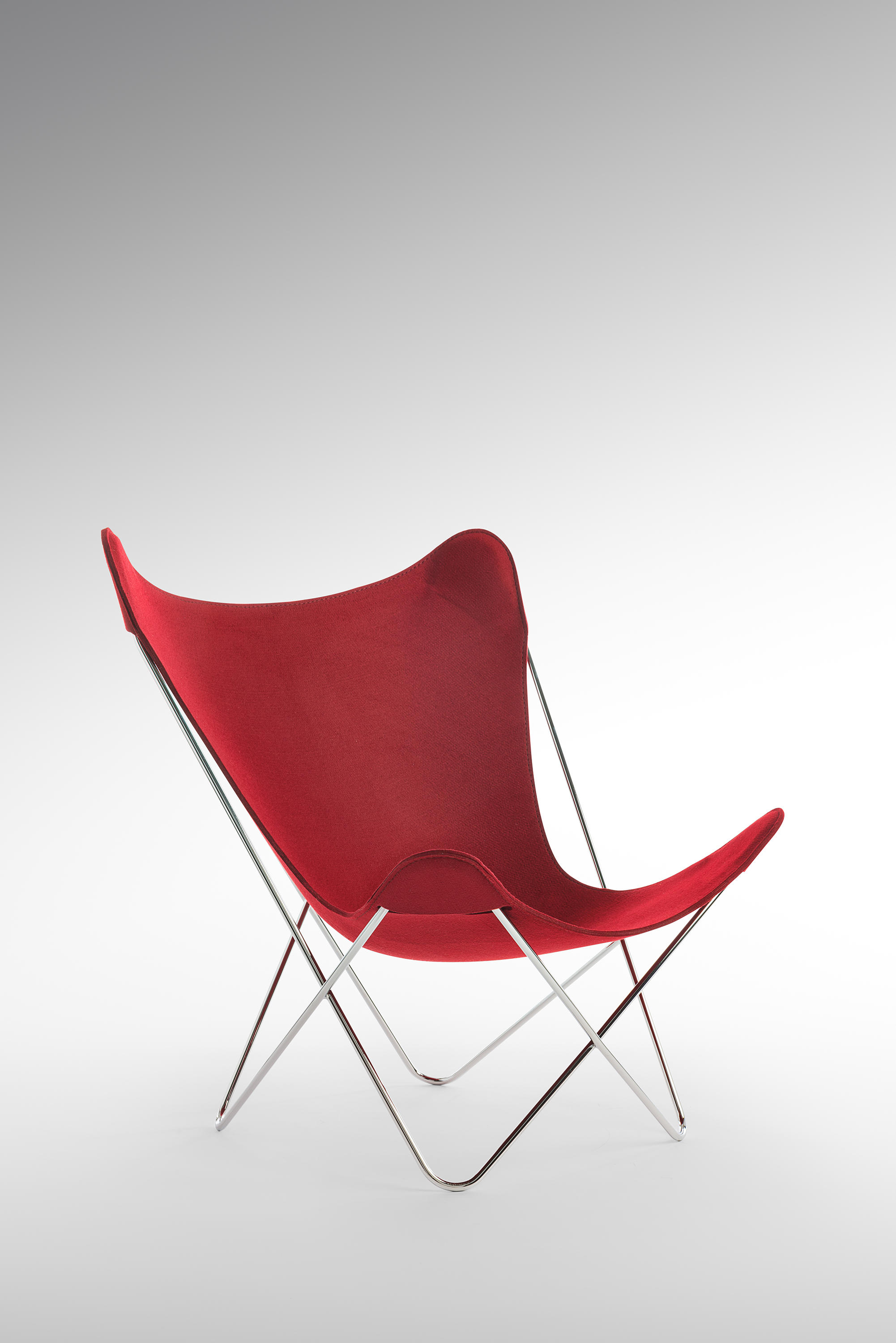 marc newson's aluminum chair for knoll honors mies van der rohe