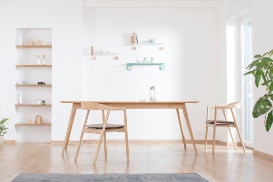 Stafa desk with shelf | 140x80 | Bureaux | Gazzda