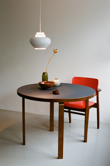 Aalto table round 90A | Esstische | Artek