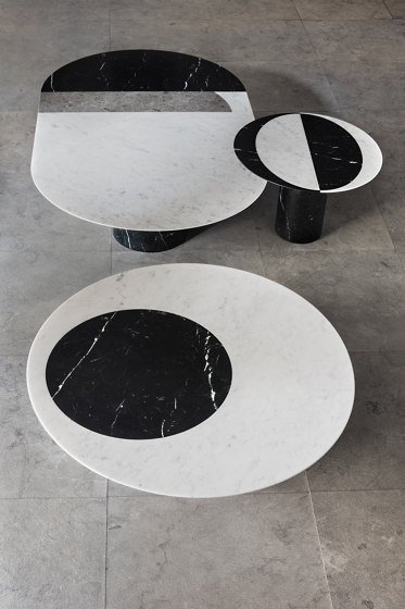 Proiezioni Dining Table Bianco Carrara / Nero Marquinia Ø160 h72 with inlay (Circle) | Dining tables | Salvatori