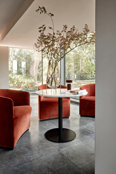 Tearoom Sofa, High Back W Power Outlet | Hallingdal 65/200 | Sofas | Audo Copenhagen
