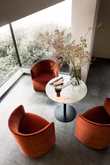 Tearoom Lounge Chair, High Back W Power Outlet | Audo Bouclé 02 | Poltrone | Audo Copenhagen