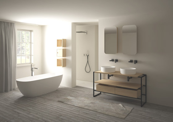 Low Stool Towel Hanger | Handtuchhalter | Idi Studio
