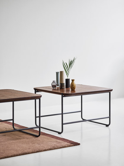 KONNO COFFEE- & SIDE TABLE SQUARE VERSION | Tables d'appoint | dk3