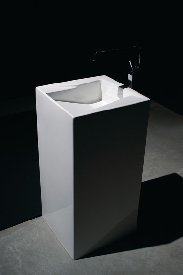 Oz | WCs | GSG Ceramic Design