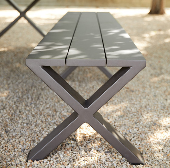 GET-TOGETHER TABLE 330 WITH UMBRELLA HOLE | Dining tables | JANUS et Cie