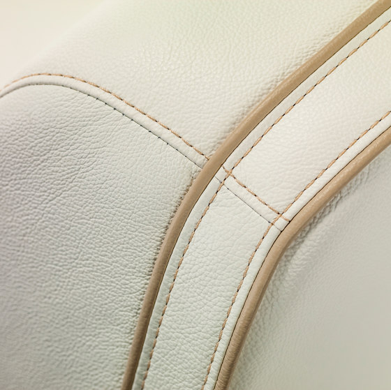 DIVINE LOUNGE Armchair | Poltrone | BOXMARK Leather GmbH & Co KG