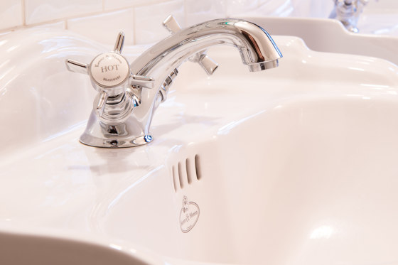 Manual shower mixer with handset | Grifería para bañeras | Kenny & Mason