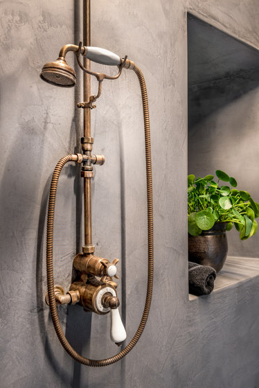 Manual shower mixer with handset on sliding rail | Duscharmaturen | Kenny & Mason
