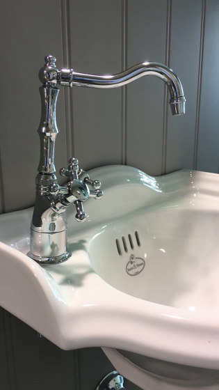 Basin tap COLD/HOT | Robinetterie pour lavabo | Kenny & Mason