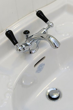 3-hole basin mixer with swan neck | Grifería para lavabos | Kenny & Mason