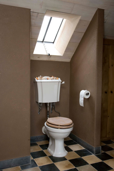 London high level toilet with pull Horizontal outlet | Inodoros | Kenny & Mason