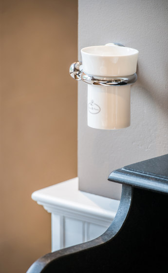 Wall mounted paper holder | Distributeurs serviettes papier | Kenny & Mason