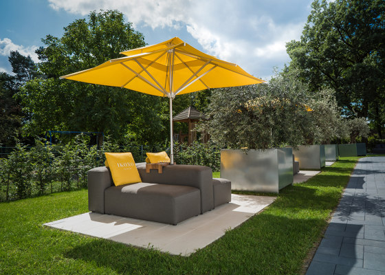 Lounge Outdoor System | 2-in-1 Lounge mit Sonnenschirm | Sonnenschirme | IKONO