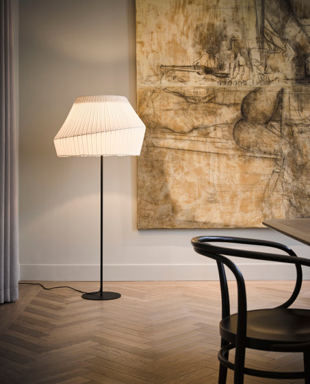 Pleat Floor, small, white | Lampade piantana | Hollands Licht