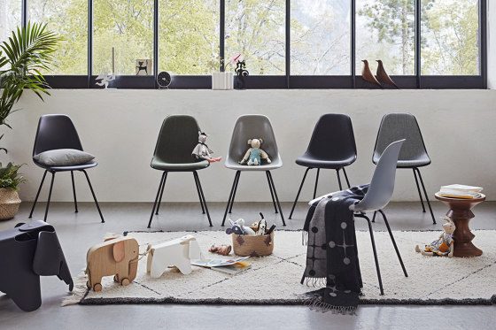Eames Plastic Side Chair DSR | Sillas | Vitra