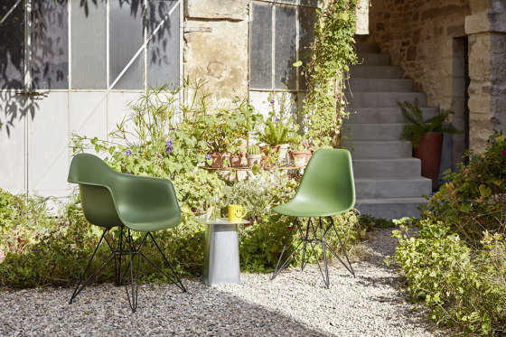 Eames Plastic Side Chair DSR | Chaises | Vitra