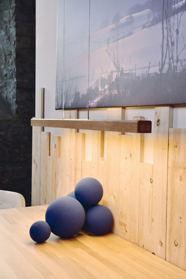 Leonora LED pendant light in oak with up&down system | Suspended lights | HerzBlut