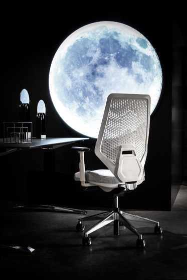 V6 swivel chair, openwork backrest | Office chairs | VANK