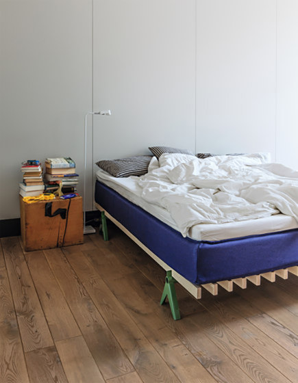 Simplon | Bed, reseda green RAL 6011 | Somieres / Armazones de cama | Magazin®