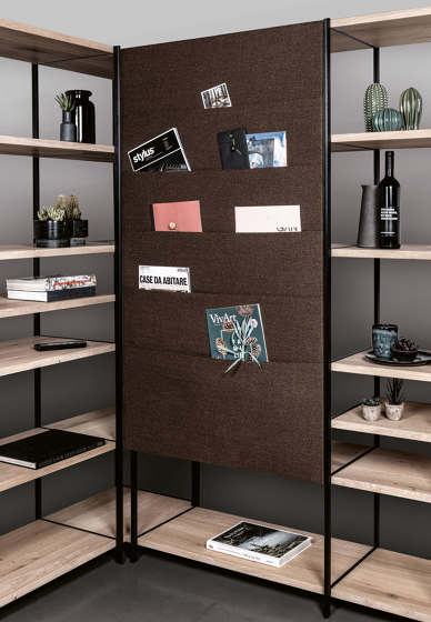 BC 06 Room 68 Vitrine | Display cabinets | Janua