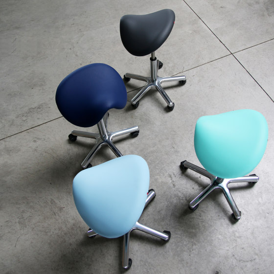 sella | Saddle chair with backrest and foot release | Sgabelli girevoli | lento