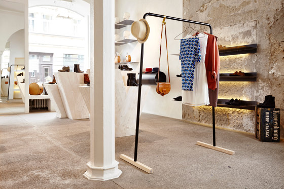 Hänk – clothes rail | Porte-manteau | NEUVONFRISCH