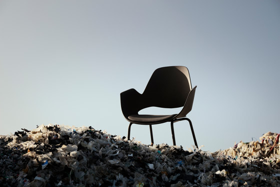 FALK | Dining armchair - Black Column Leg, Amber seat | Stühle | HOUE