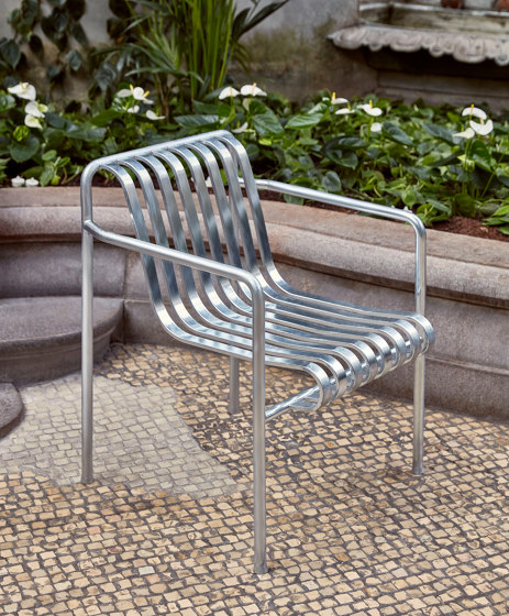 Palissade Lounge Chair Hot Galvanised | Poltrone | HAY
