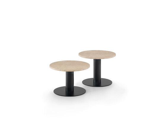Goya Petite table D. 120- Version ronde avec plateau en Travertino romano | Tables d'appoint | ARFLEX