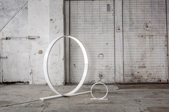 Loop Giant | Lámparas de pie | Himmee