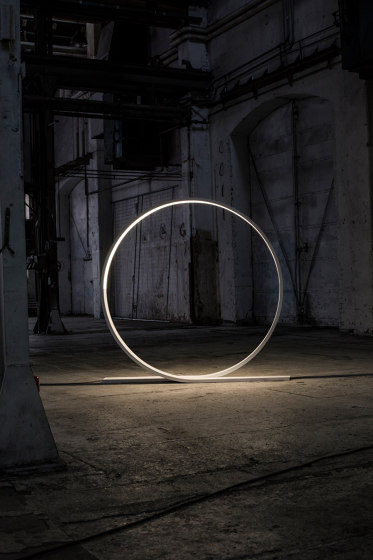Loop Giant | Free-standing lights | Himmee