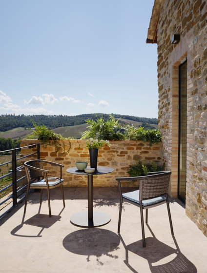 Lipari 4331 chair with armrest | Chaises | ROBERTI outdoor pleasure