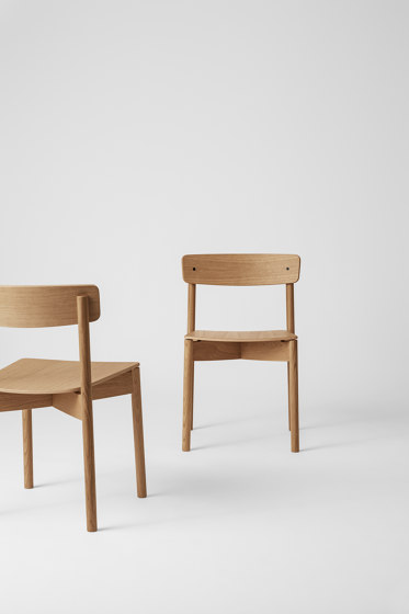 T01 | Cross Chair Oak Matt lacquer Brown Hallingdal | Sedie | TAKT