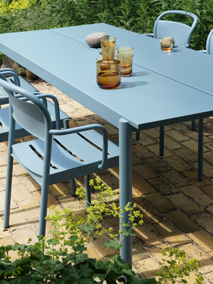 Linear Steel | Café Table | 70 x 70 h: 73 cm / 27.6 x 27.6 h: 28.7" | Bistro tables | Muuto