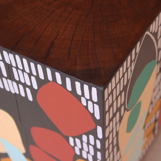 Banda Baako Hand Painted Cube | Mesas auxiliares | Pfeifer Studio