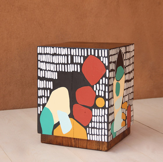 Banda Baako Hand Painted Cube | Tables d'appoint | Pfeifer Studio