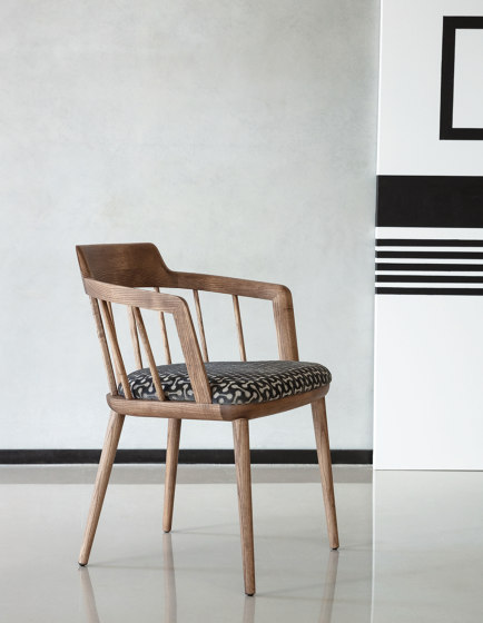 Tiara Sedia | Chairs | Porada