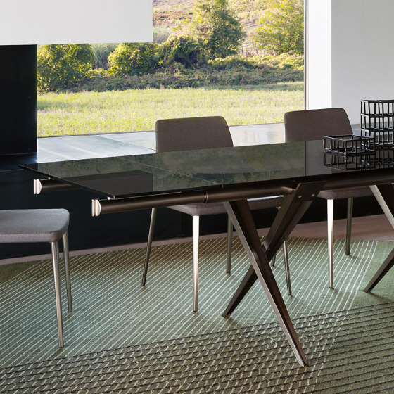 Tender extendable table | Dining tables | Desalto
