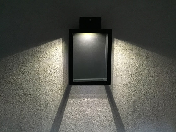 Aplique de pared SOLAR | APS 025 | Lámparas exteriores de pared | LYX Luminaires